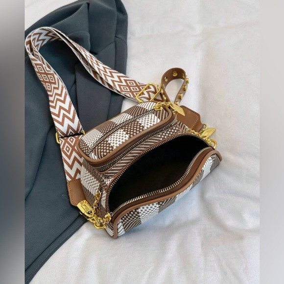 New Crossbody Chest Bag - Picture 5 of 10